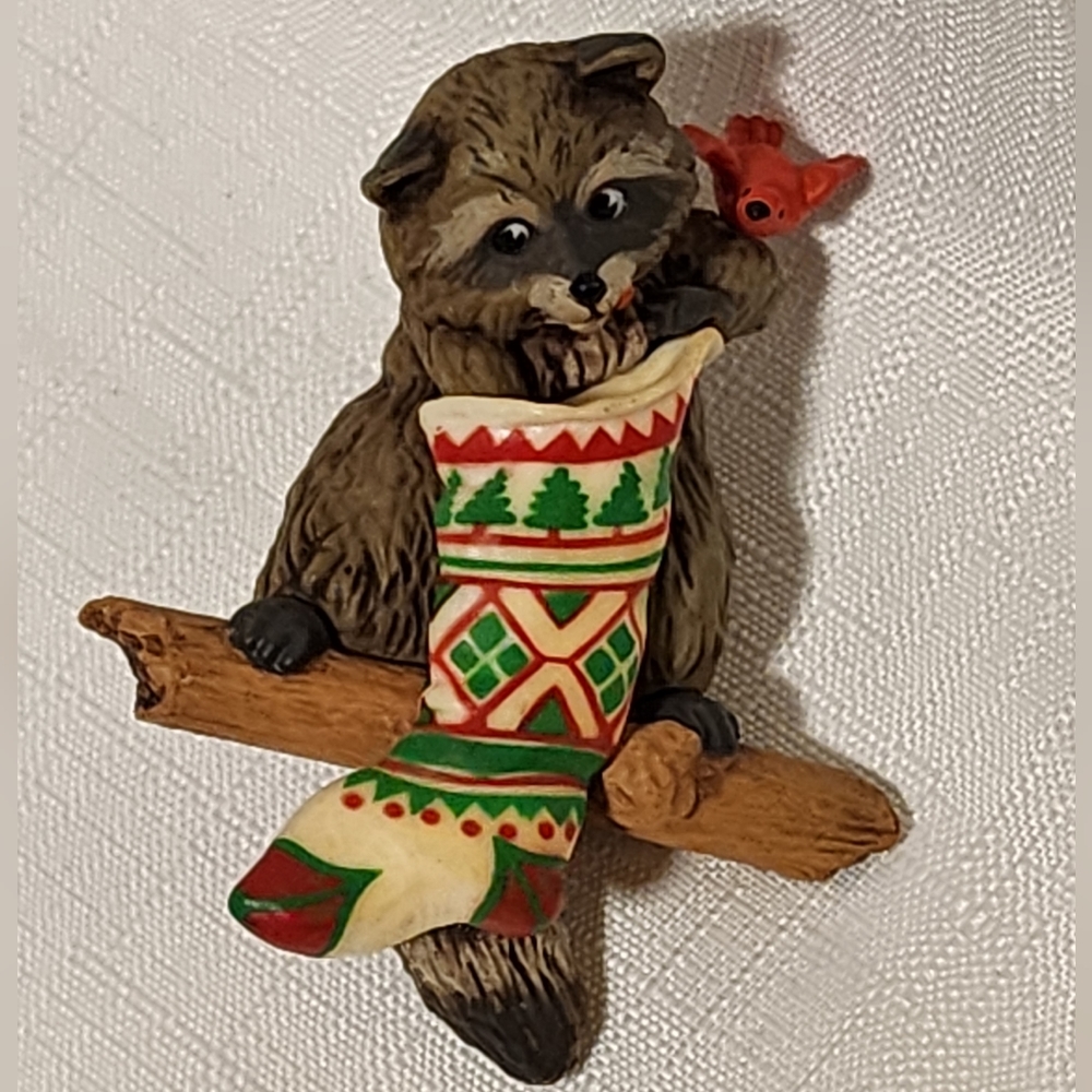 1982 Hallmark Raccoon Surprises Keepsake Ornament Vintage - Picture 1 of 9